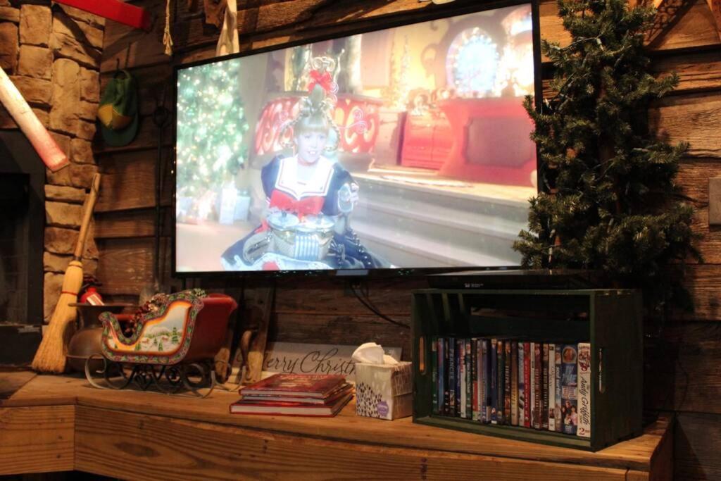 Rural Life On A Real Christmas Tree Farm! Hallmark Experience! Ozark ภายนอก รูปภาพ