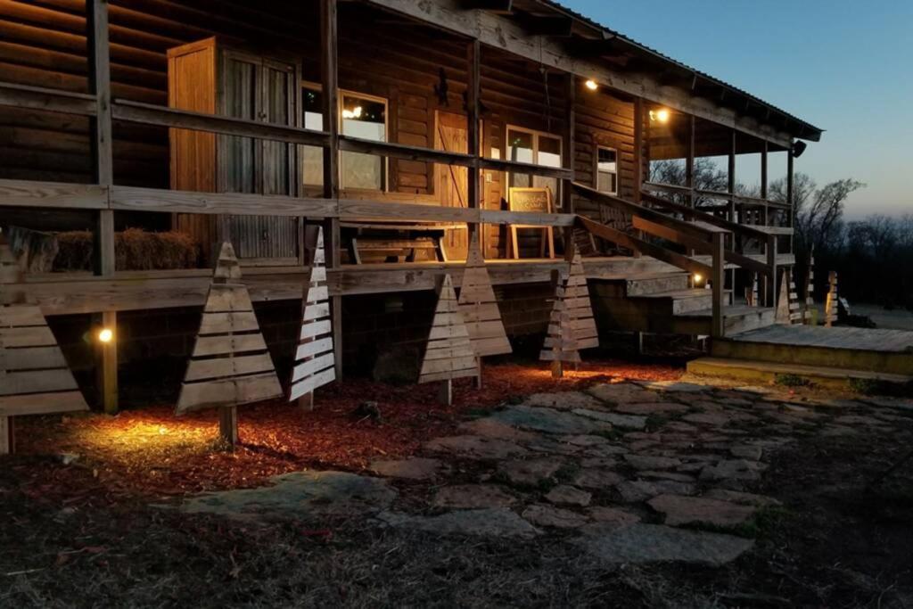 Rural Life On A Real Christmas Tree Farm! Hallmark Experience! Ozark ภายนอก รูปภาพ