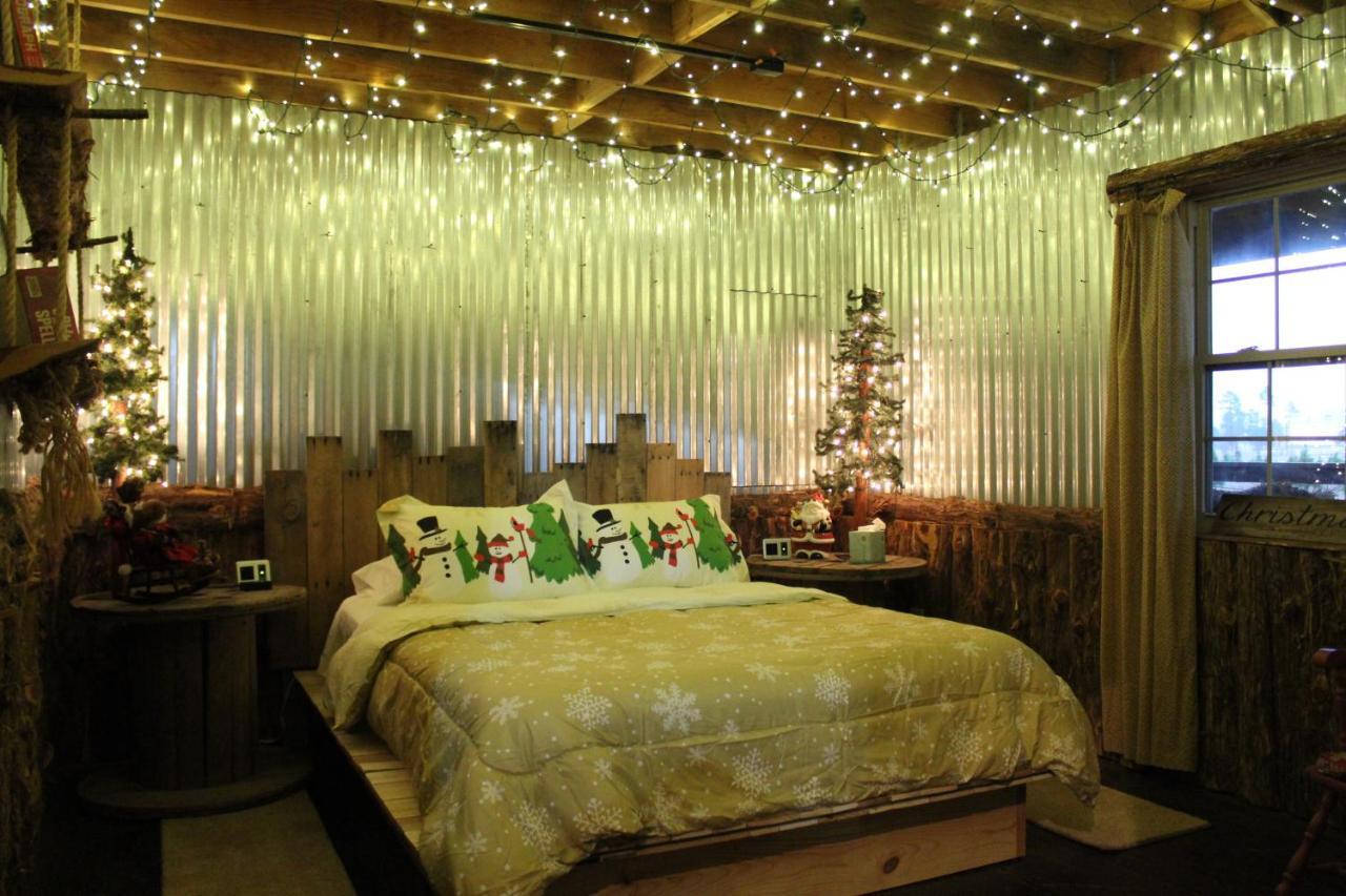 Rural Life On A Real Christmas Tree Farm! Hallmark Experience! Ozark ภายนอก รูปภาพ