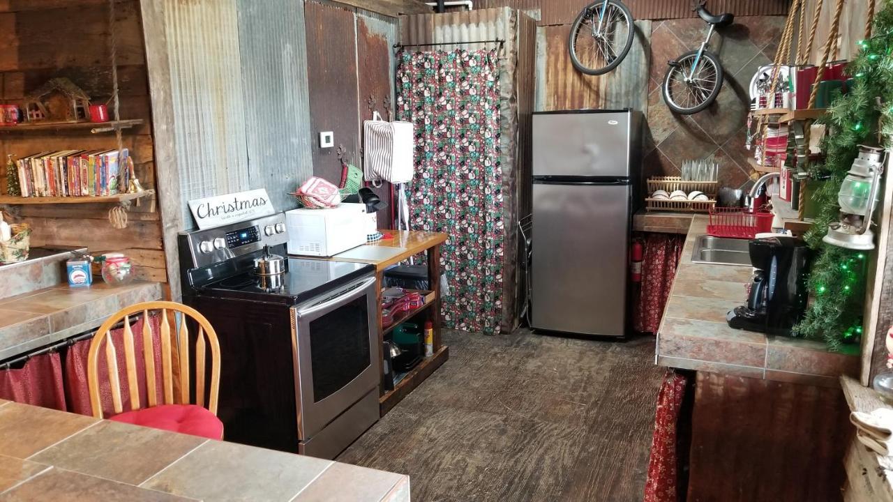 Rural Life On A Real Christmas Tree Farm! Hallmark Experience! Ozark ภายนอก รูปภาพ