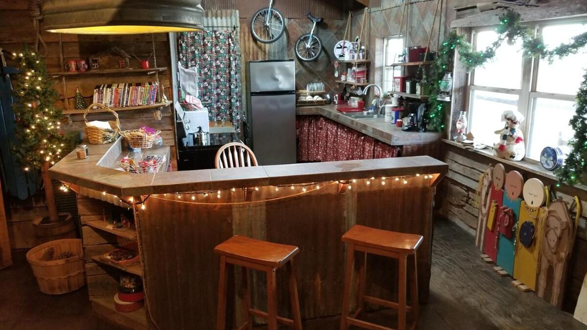 Rural Life On A Real Christmas Tree Farm! Hallmark Experience! Ozark ภายนอก รูปภาพ