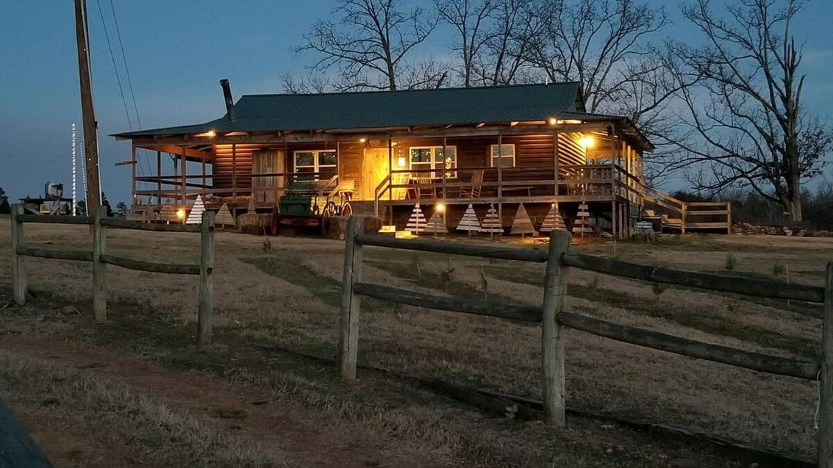 Rural Life On A Real Christmas Tree Farm! Hallmark Experience! Ozark ภายนอก รูปภาพ