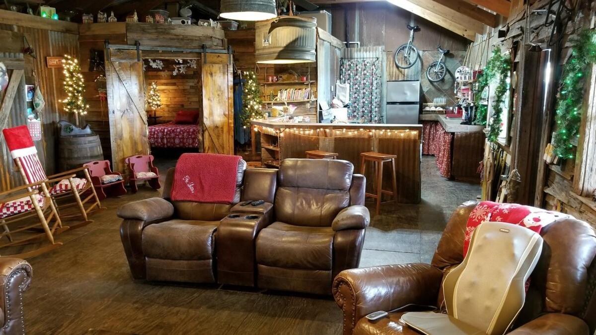 Rural Life On A Real Christmas Tree Farm! Hallmark Experience! Ozark ภายนอก รูปภาพ